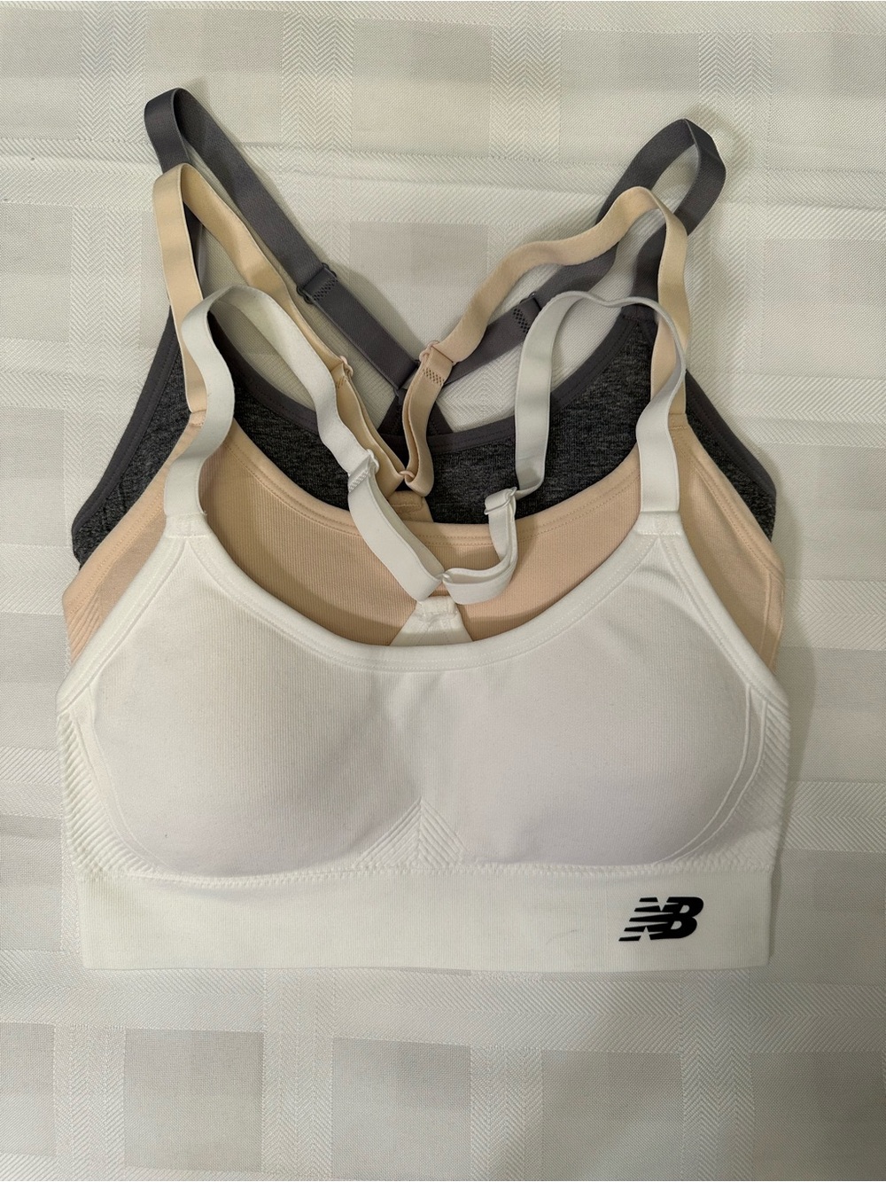 🤍🖤 NWOT New Balance 3-Pack Seamless Sports Bras in White, Beige, Charcoal